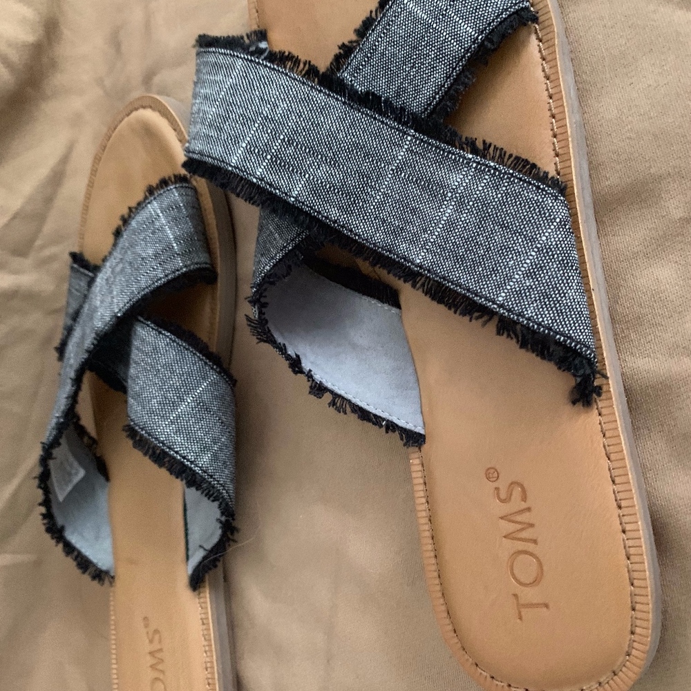 Toms sandal